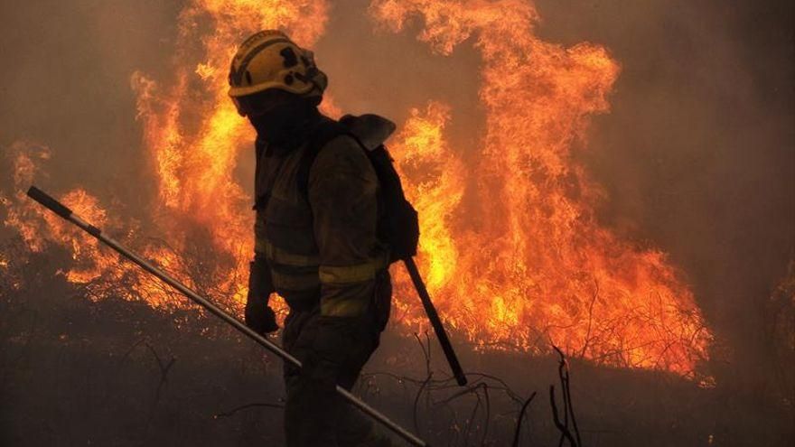 Feijóo asegura tener una lista de "100 sospechosos" de quemar el monte y ubica la mayoría de su actividad en 35 parroquias gallegas