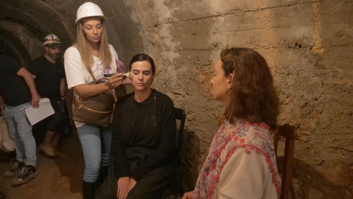 Fotografía del rodaje del cortometraje 'Refugio' en Cuenca con las dos protagonistas, Cristina Abad y Lucía Esteso