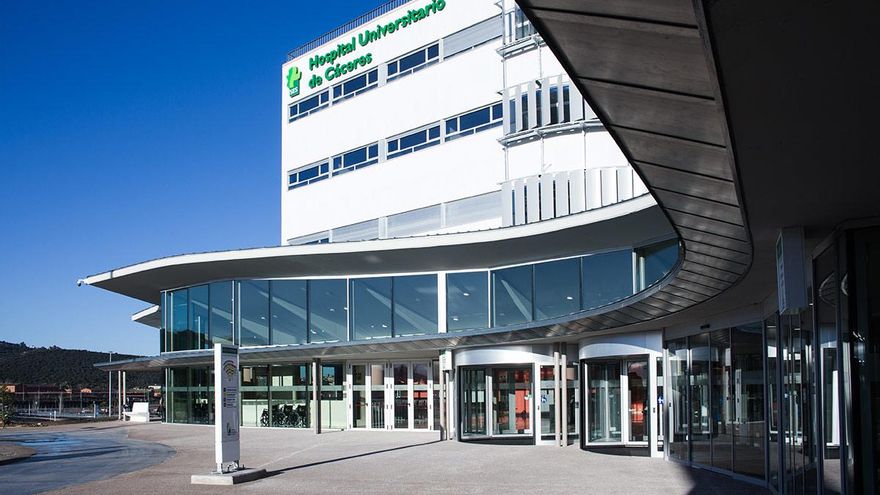 Un hombre en estado crítico tras salirse de la vía en una carretera de Cáceres