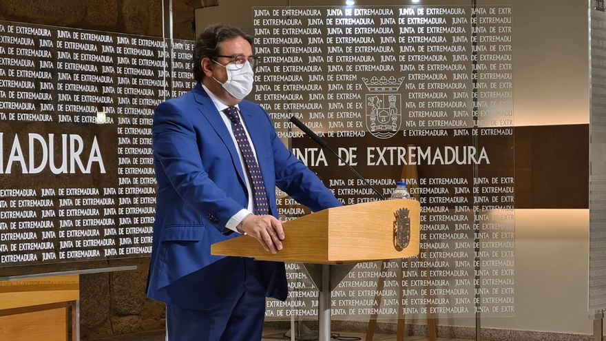 El vicepresidente segundo de la Junta durante la rueda de prensa de este jueves en Mérida