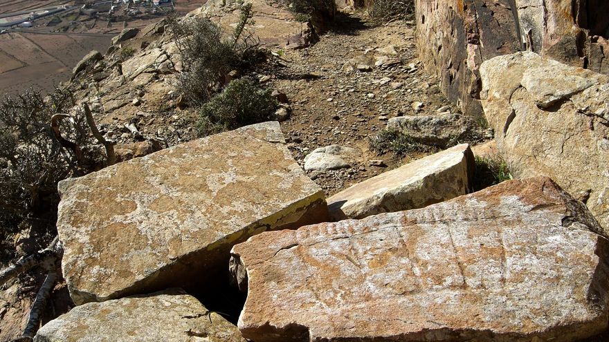 Podomorfos en las laderas de la Montaña de Tindaya.