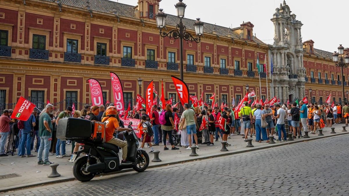 El sector logístico en Sevilla reclama un convenio "justo": "Cobramos hasta un 25% menos que otras provincias andaluzas"