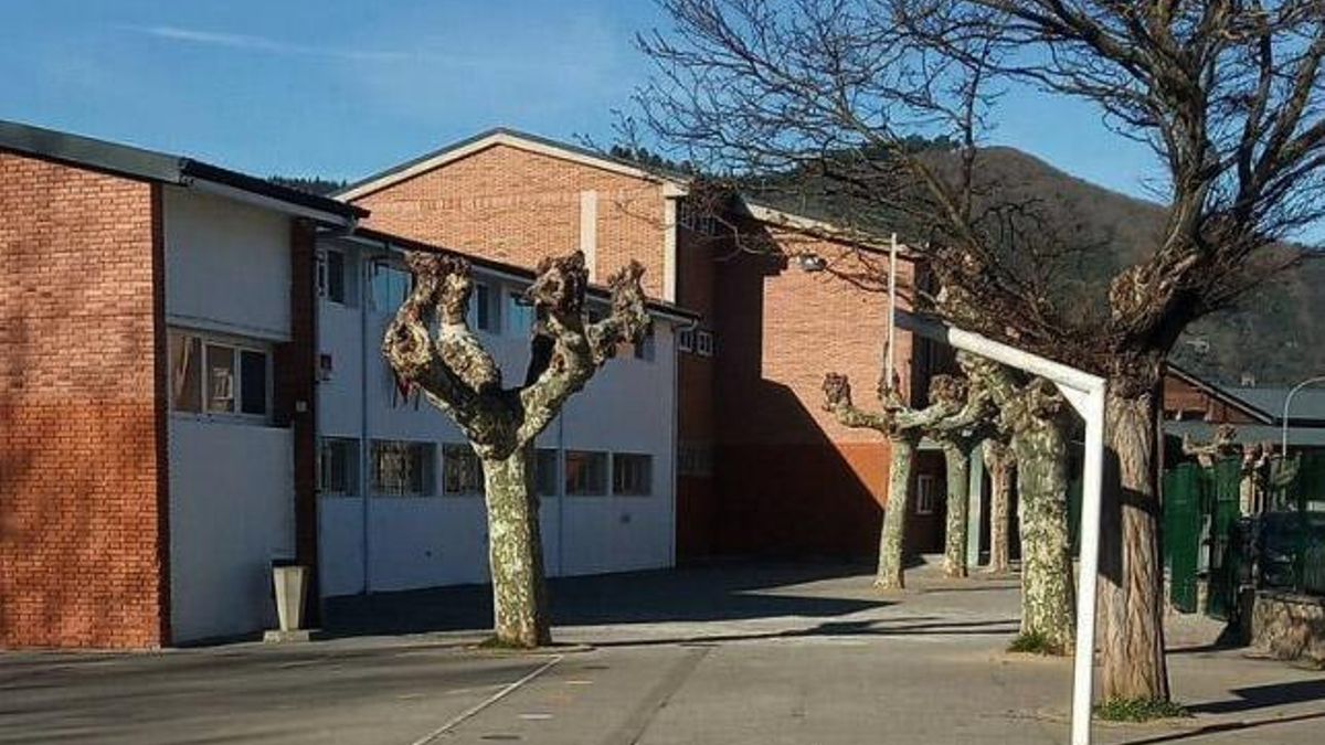 Recopilan en Ponferrada 4.200 firmas para exigir un patio cubierto en el colegio La Borreca