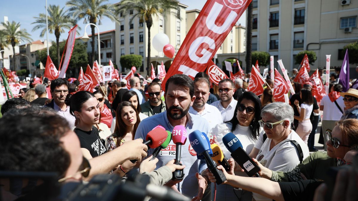 El PSOE extremeño advierte de que saldrá a la calle para evitar que el Gobierno de PP y Vox "acabe con el diálogo social"