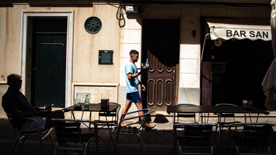 “Treballava sense declarar per 3,14 euros l'hora”: la precarietat de l'hostaleria a Menorca