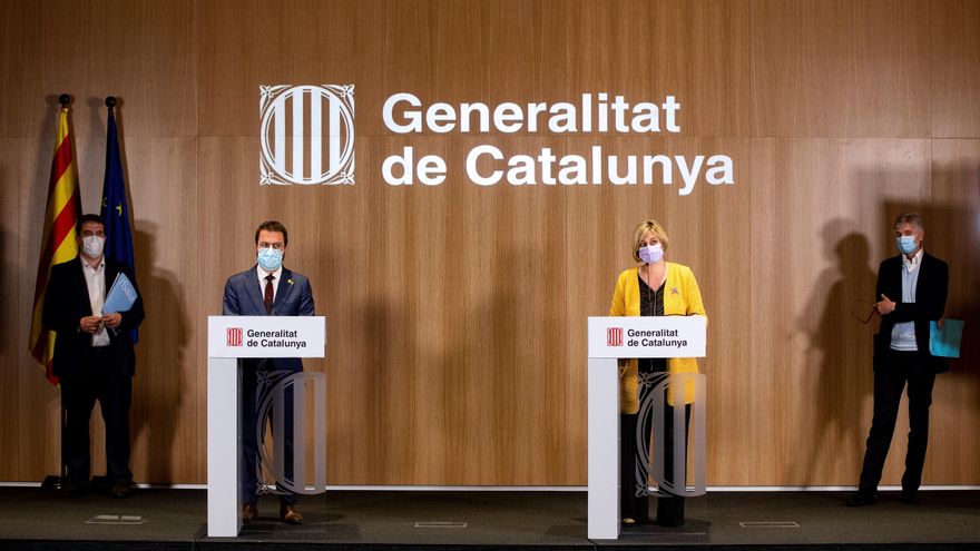 La Generalitat permite pedir hora para vacunarse a las personas de entre 60 y 65 años aunque el plan era avisar por SMS