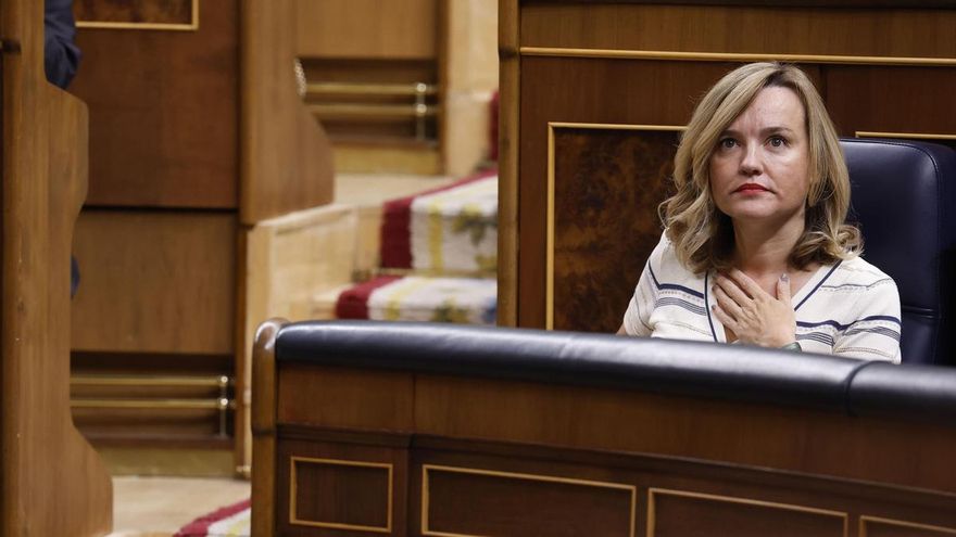 La portavoz y ministra de Educación, Formación Profesional y Deportes, Pilar Alegría durante la sesión del control al ejecutivo celebrada este miércoles.