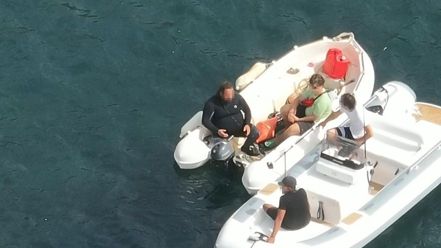 La Policía caza con drones al 'pirata de Porroig', investigado por destruir las praderas de posidonia