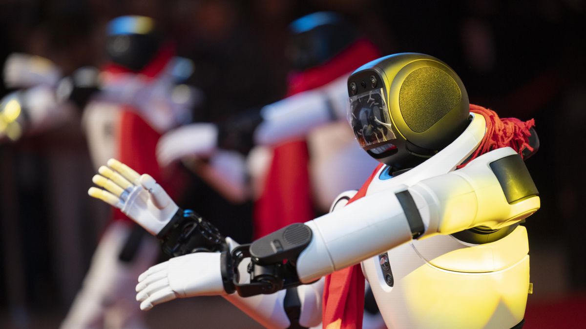 Robots participan en un baile en la apertura de una feria de robots organizada durante las celebraciones del Festival de la Primavera en Pekín (China). EFE/EPA/ANDRES MARTINEZ CASARES