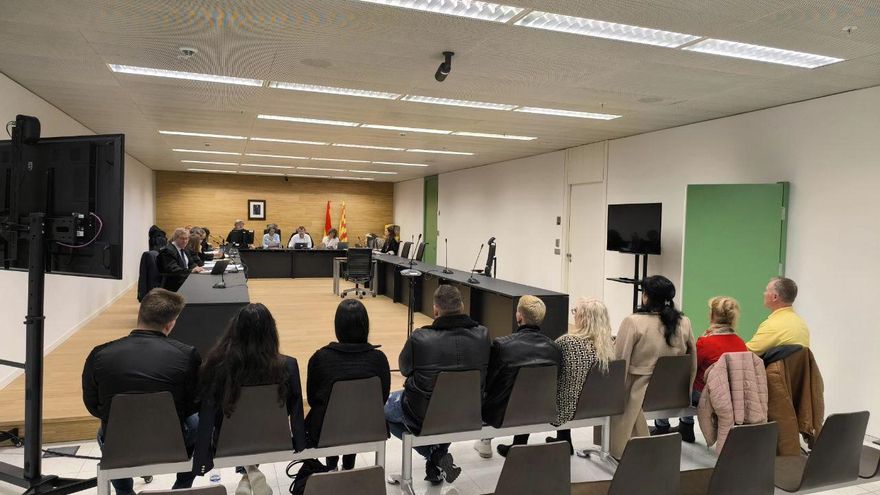 "Prepárate para vivir en el infierno": a juicio una trama de pisos turísticos ilegales y extorsiones en Barcelona