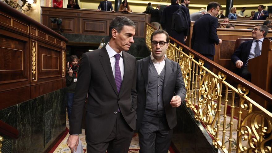 El presidente del Gobierno, Pedro Sánchez y el ministro de Economía y Comercio, Carlos Cuerpo. Archivo.