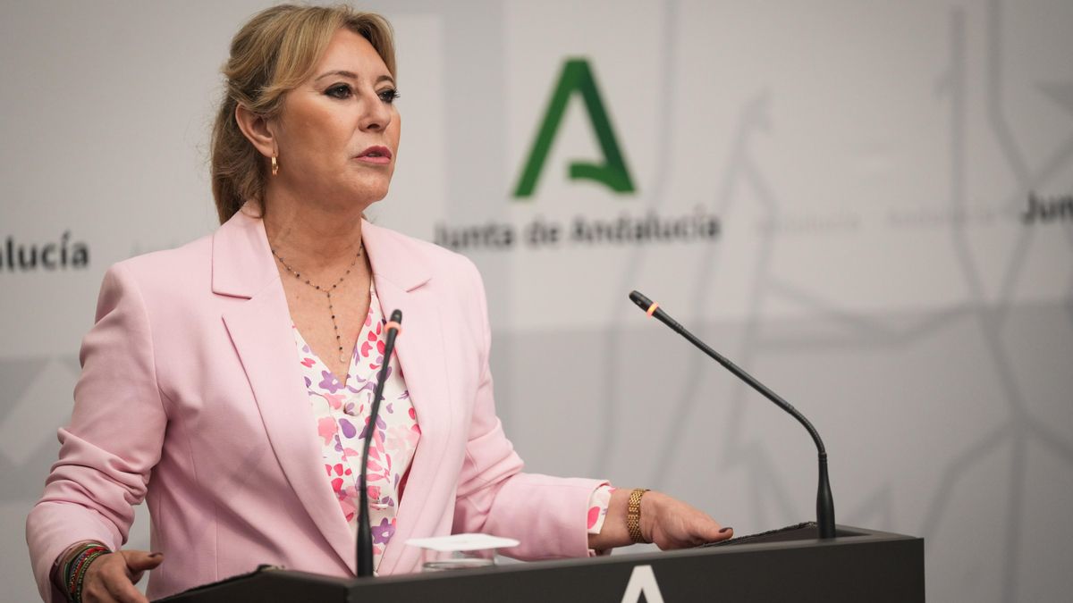 La consejera de Economía, Hacienda, Fondos Europeos y Diálogo Social de la Junta de Andalucía y portavoz del Gobierno, Carolina España, en la rueda de prensa posterior a la reunión semanal del Consejo de gobierno. Imagen de archivo.