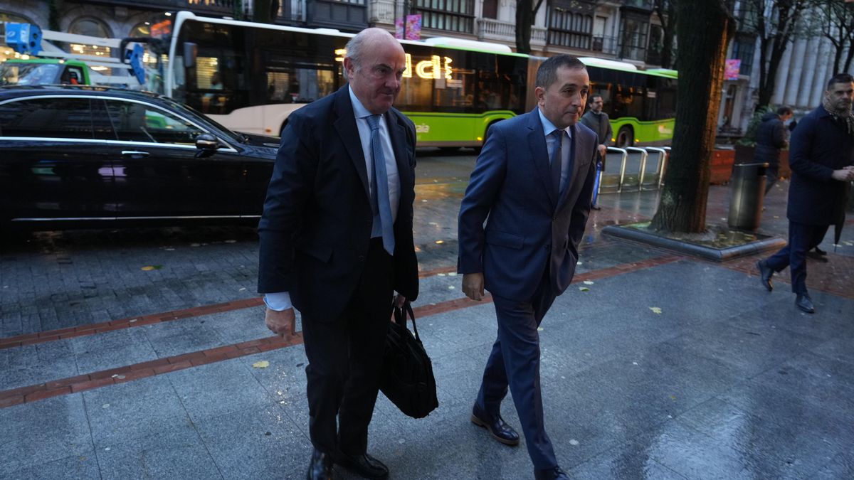 La BBK estrena el Foro Gran Vía con De Guindos como ponente, y Esteban, Ortuzar y Urkullu entre el público