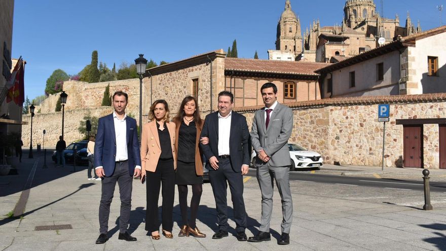 Los Procuradores de UPL con la candidata a la Alcaldía de Salamanca.