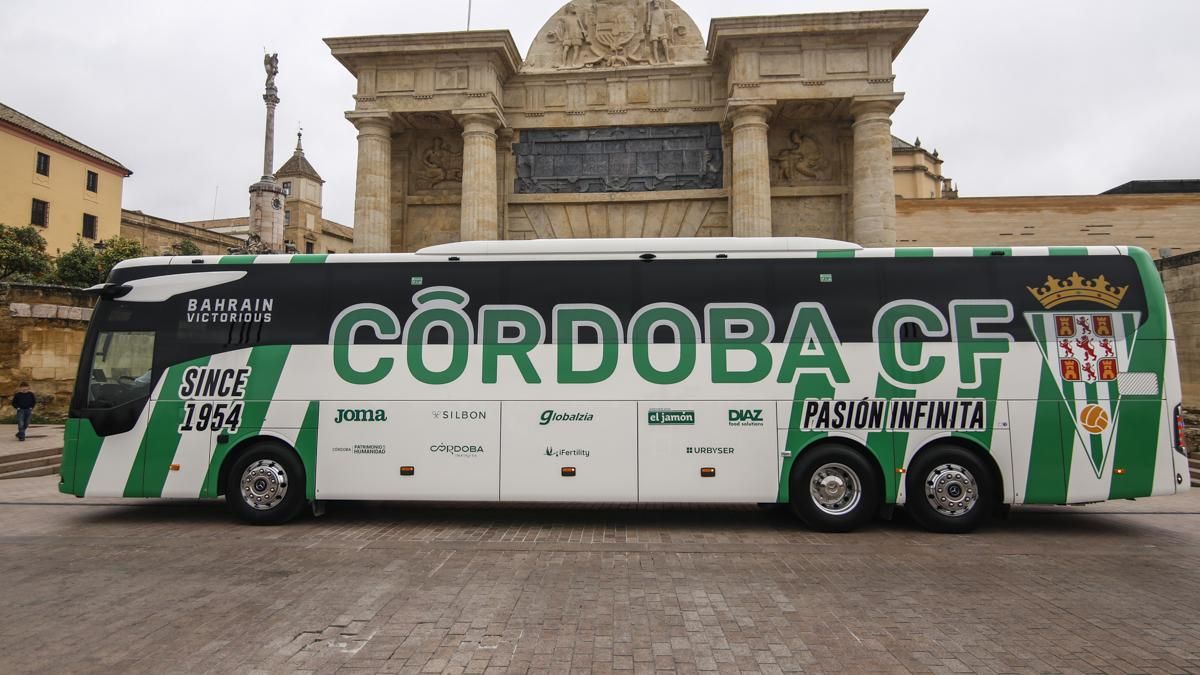 Presentación del nuevo autobús del Córdoba CF