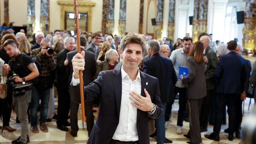 Jon Insausti ya es el nuevo alcalde de Donostia y promete en su estreno "ambición" y priorizar la vivienda