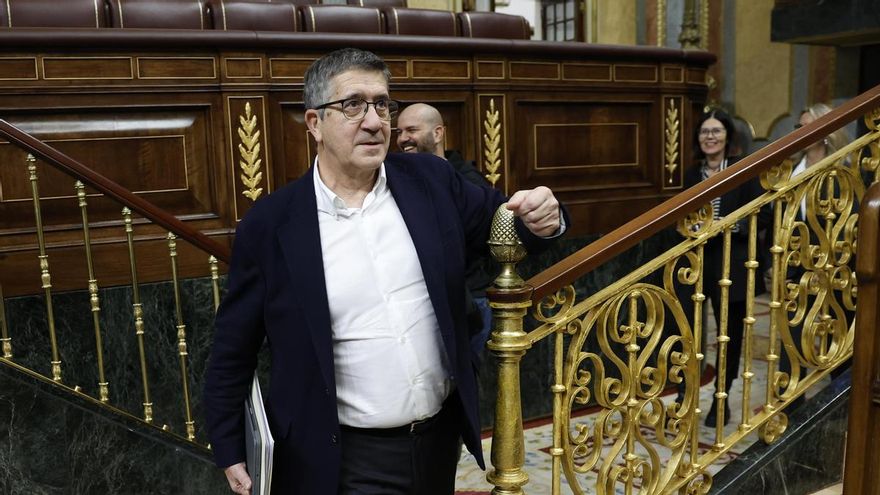 El portavoz socialista Patxi López a su llegada al pleno celebrado este martes en el Congreso.