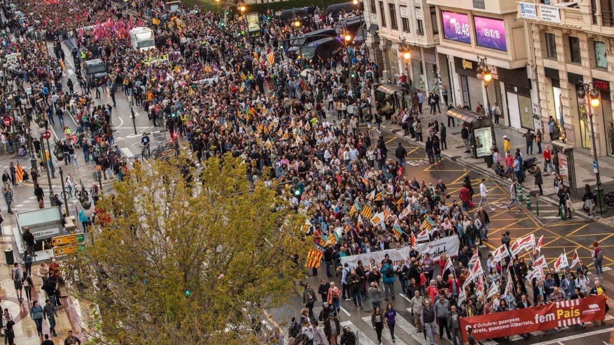 Manifestació de la Comissió 9 d'Octubre pels carrers del centre de València, en una imatge d'arxiu.