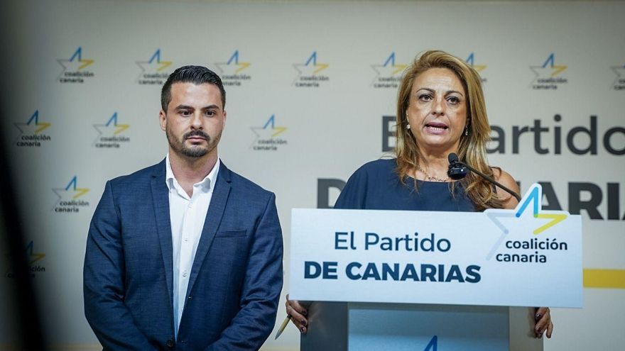 La candidata de Coalición Canaria al Congreso de los Diputados por la provincia de Santa Cruz de Tenerife, Cristina Valido, y el secretario nacional de Organización y presidente del Grupo Nacionalista Canario, David Toledo.