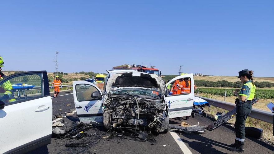 Cinco heridos en un grave accidente en Ausejo por el choque frontal de un coche y una furgoneta