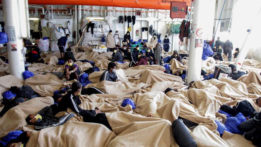 Autorizan a atracar en Sicilia al barco de MSF con 439 migrantes tras 8 días