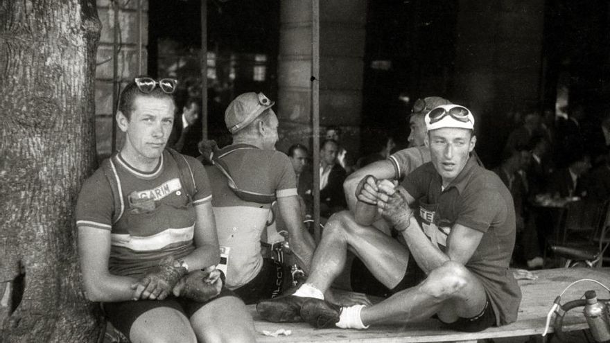 Ciclistas en Donostia durante el Tour de 1949