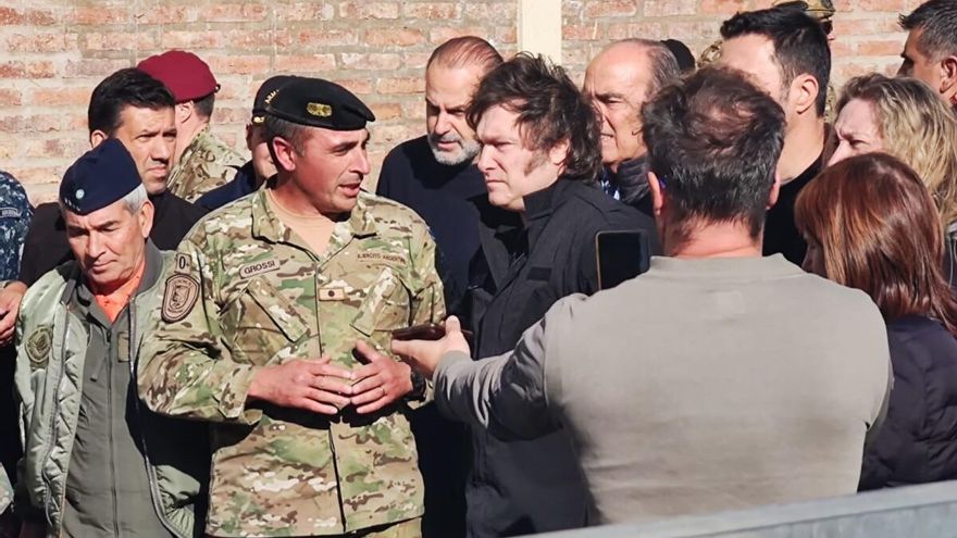 Sin contacto con los damnificados y rodeado de seguridad, Milei viajó a Bahía Blanca cinco días después del trágico temporal