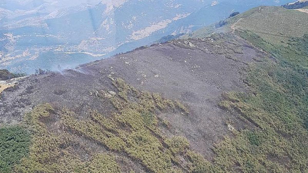 El incendio intencionado de Olleros de Alba se mantiene en nivel 1, "sin llama y con una evolución favorable"