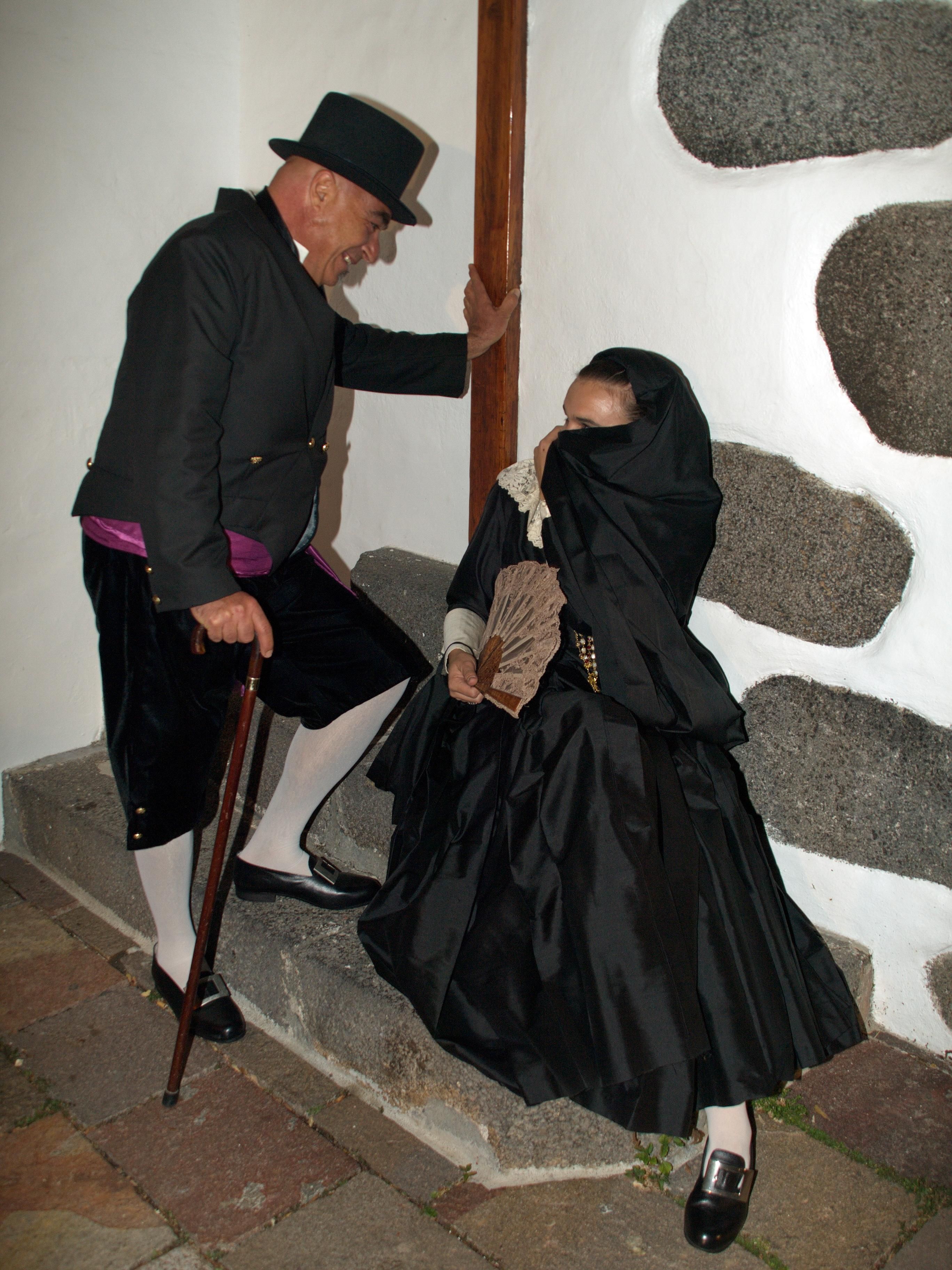 Manto y saya. 2013. Archivo Cabildo