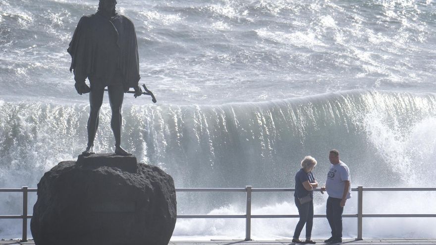 Cinco islas en prealerta por fuerte oleaje