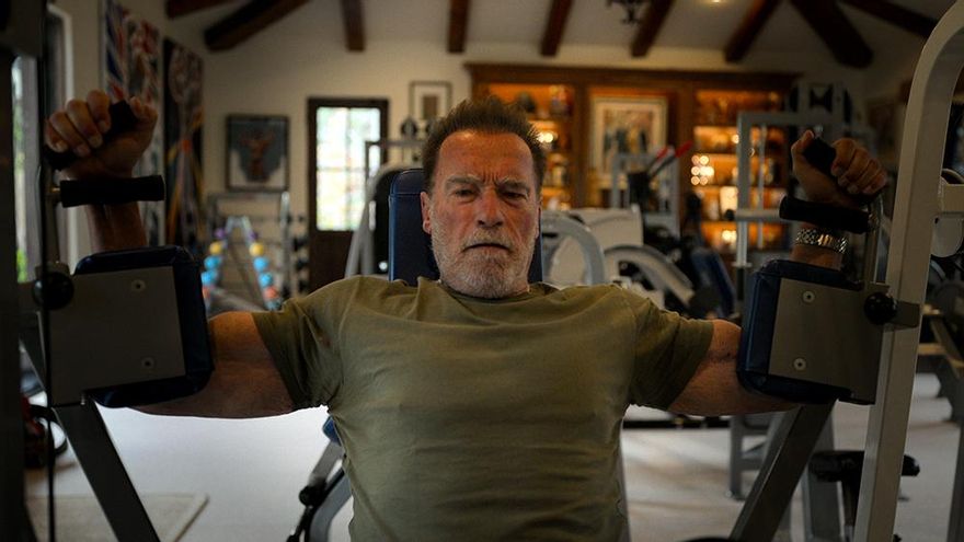 Schwarzenegger, entre realidad y ficción en Netflix: entrenando para su 'Hasta la vista, baby'