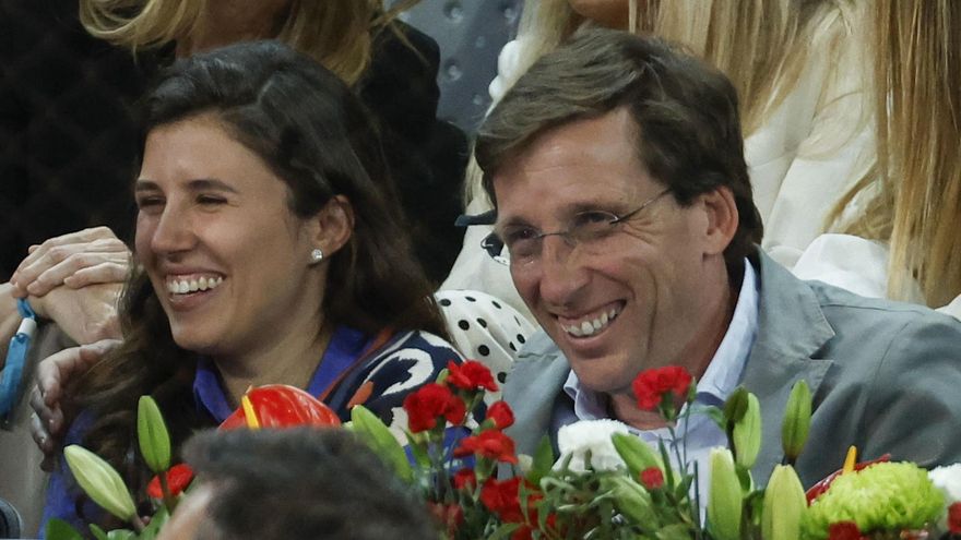 Nace el primer hijo del alcalde de Madrid, José Luis Martínez-Almeida, y Teresa Urquijo