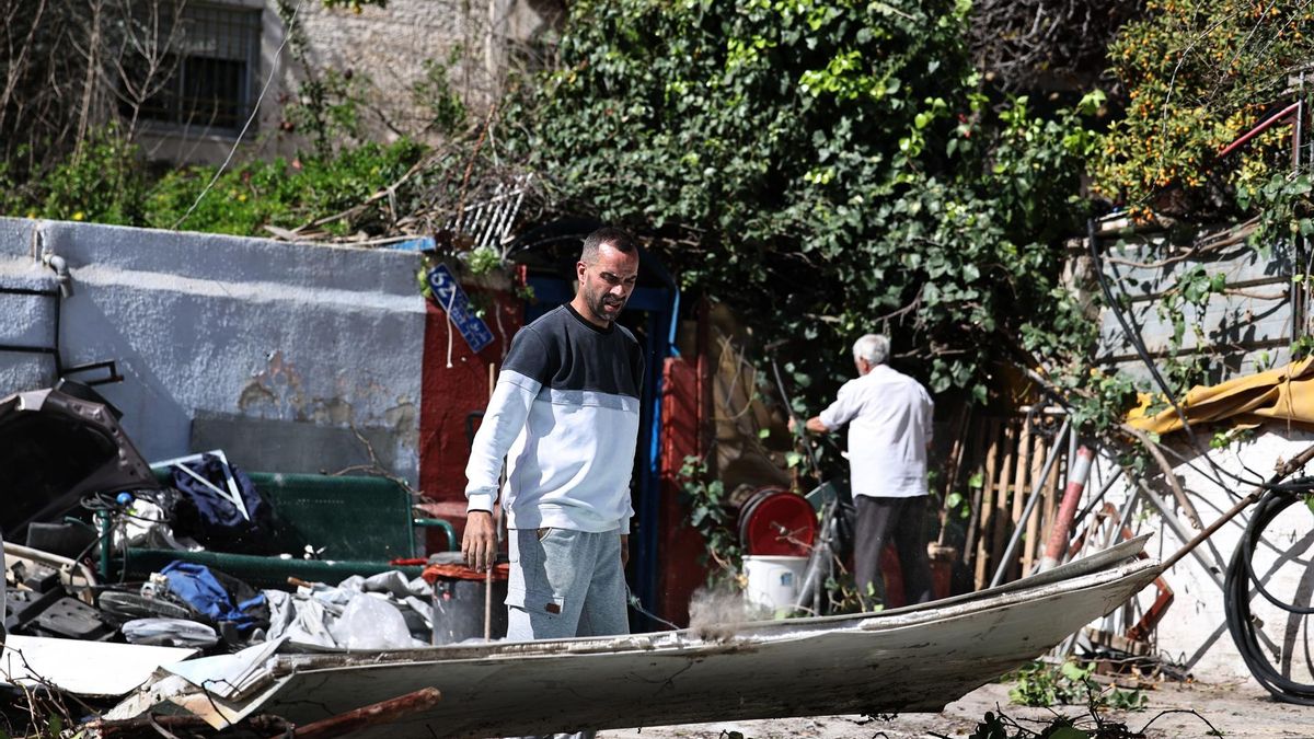 Vecinos del barrio de Silwan durante la demolición de sus viviendas por parte de las autoridades israelíes, el 10 de febrero de 2026.