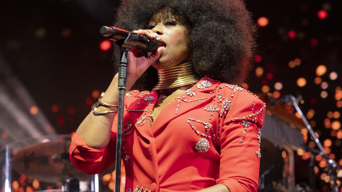 Sarah Brown, la corista y voz que ayudó a Kerr e interpretó el primer bis.