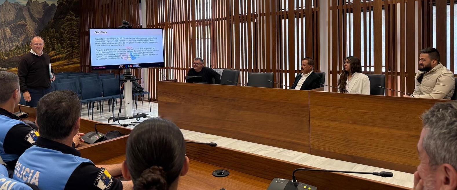 La Palma aborda con ayuntamientos, técnicos y voluntariado un proyecto europeo para mejorar la gestión del riesgo volcánico.