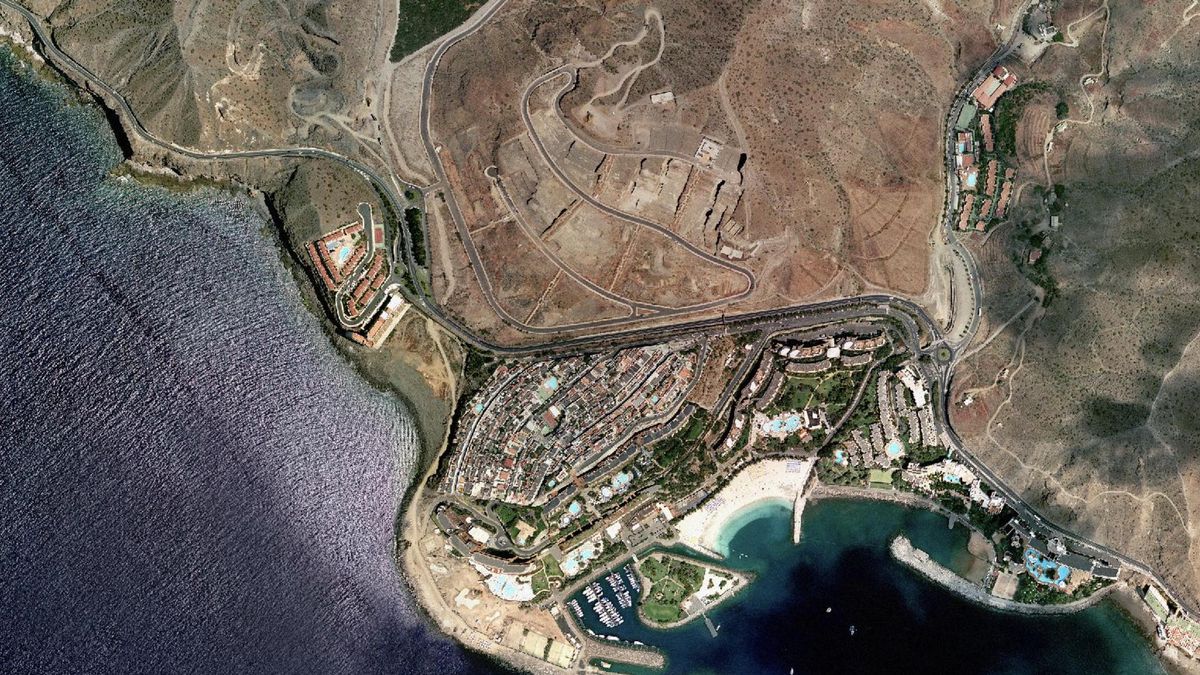 Ortofoto histórica de Grafcan en el año 2004, en la que ya se puede ver el esqueleto de la urbanización.