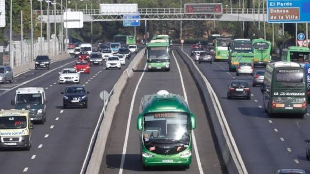 Novedades en el carril Bus-VAO: qué significa el nuevo sistema de señalización de la DGT