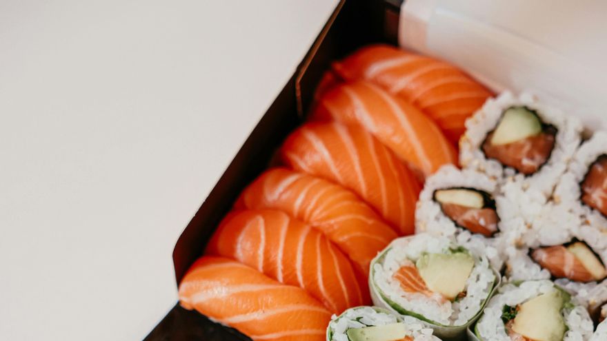 El sushi de salmón no nació en Japón: la historia noruega detrás del nigiri más popular del mundo