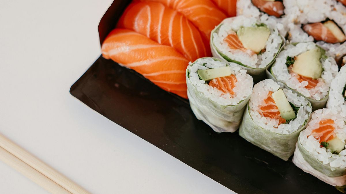 El sushi de salmón no nació en Japón: la historia noruega detrás del nigiri más popular del mundo
