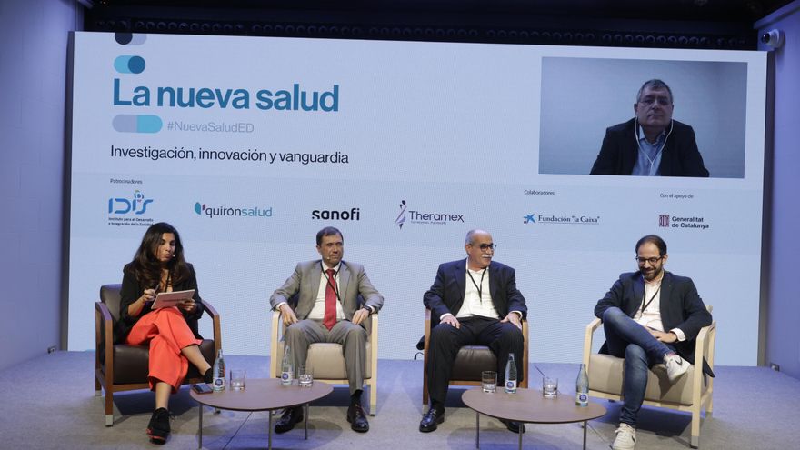 De derecha a izquierda, Carlos Javier Micó, Ignacio Basagoiti, Juan Fernando Muñoz y Ricard Martínez (online) en una de las mesas de la jornada 'La nueva salud', moderada por Natalia Chientaroli