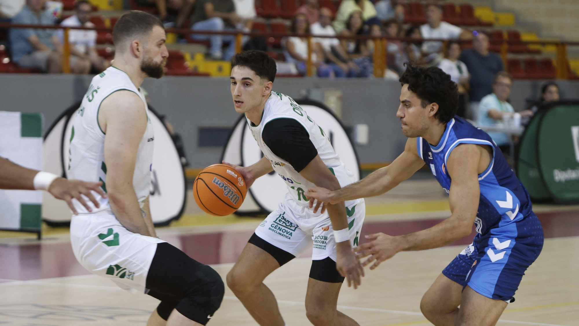 El estreno del Cajasol Coto Córdoba en Primera FEB, en imágenes