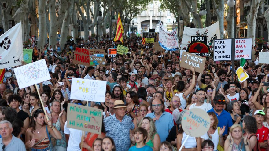 Un impuesto a los turistas para luchar contra el alquiler ilegal: la batalla de la 'ecotasa' balear