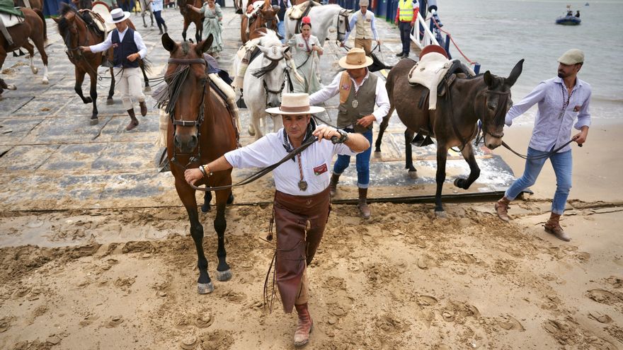 La Presentación de las hermandades filiales abre oficialmente la Romería del Rocío 2025