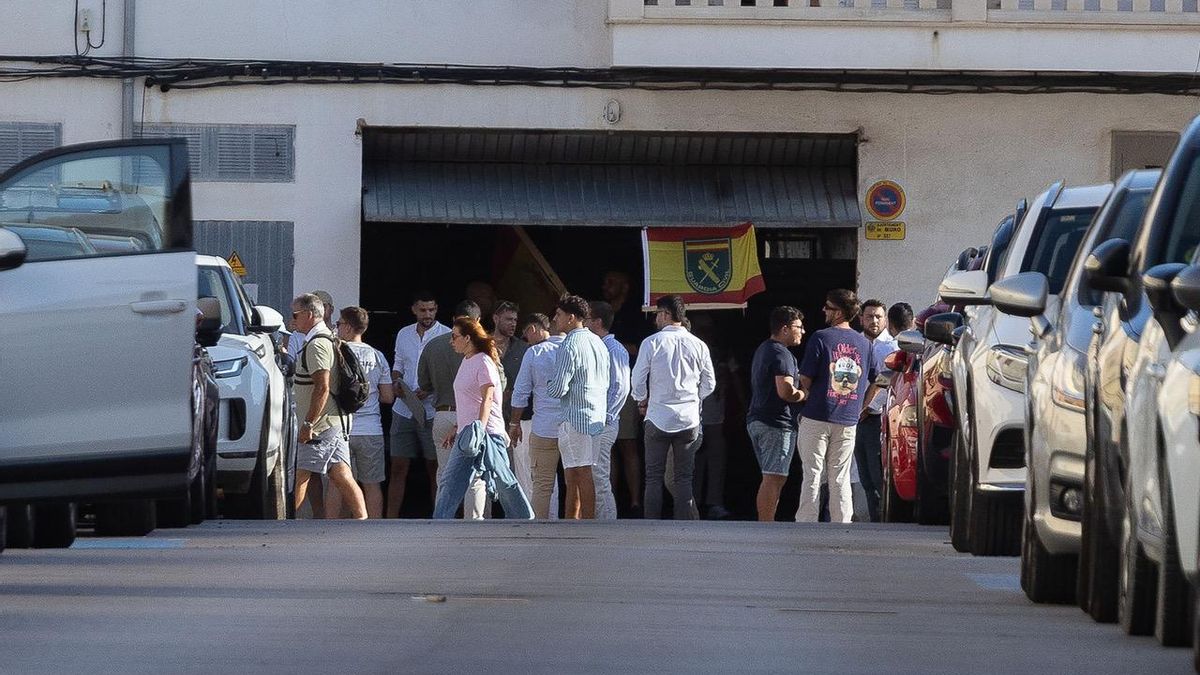 Algunas cocheras se transformaron en locales para ambientar la previa a la corrida.
