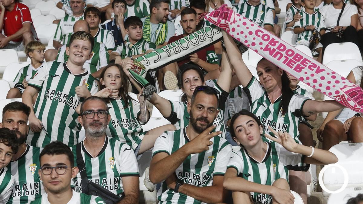 Grada Blanquiverde del Córdoba CF - Racing de Santander
