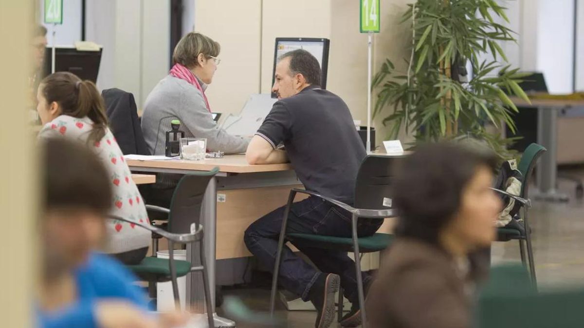 La fiesta de la caída del paro se estropea en Canarias por el continuo incremento de demandantes de empleo