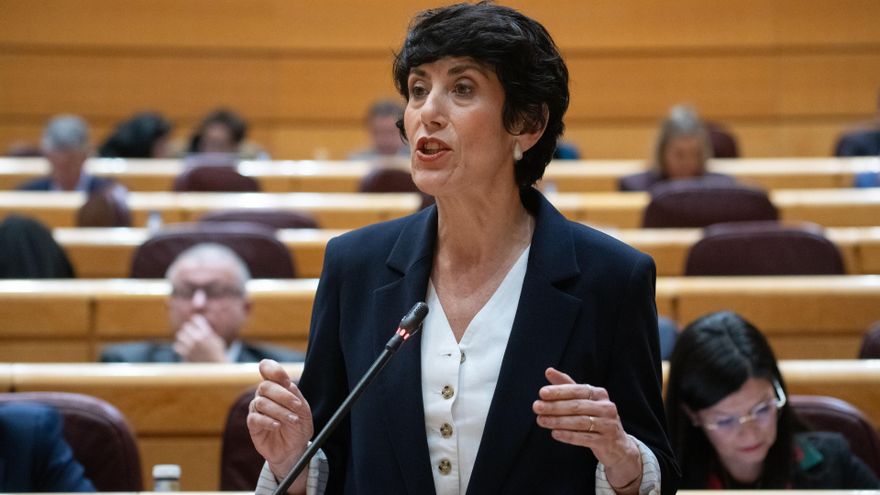 La ministra de Inclusión, Seguridad Social y Migraciones, Elma Saiz, durante una sesión plenaria en el Senado, a 17 de febrero de 2026, en Madrid (España).