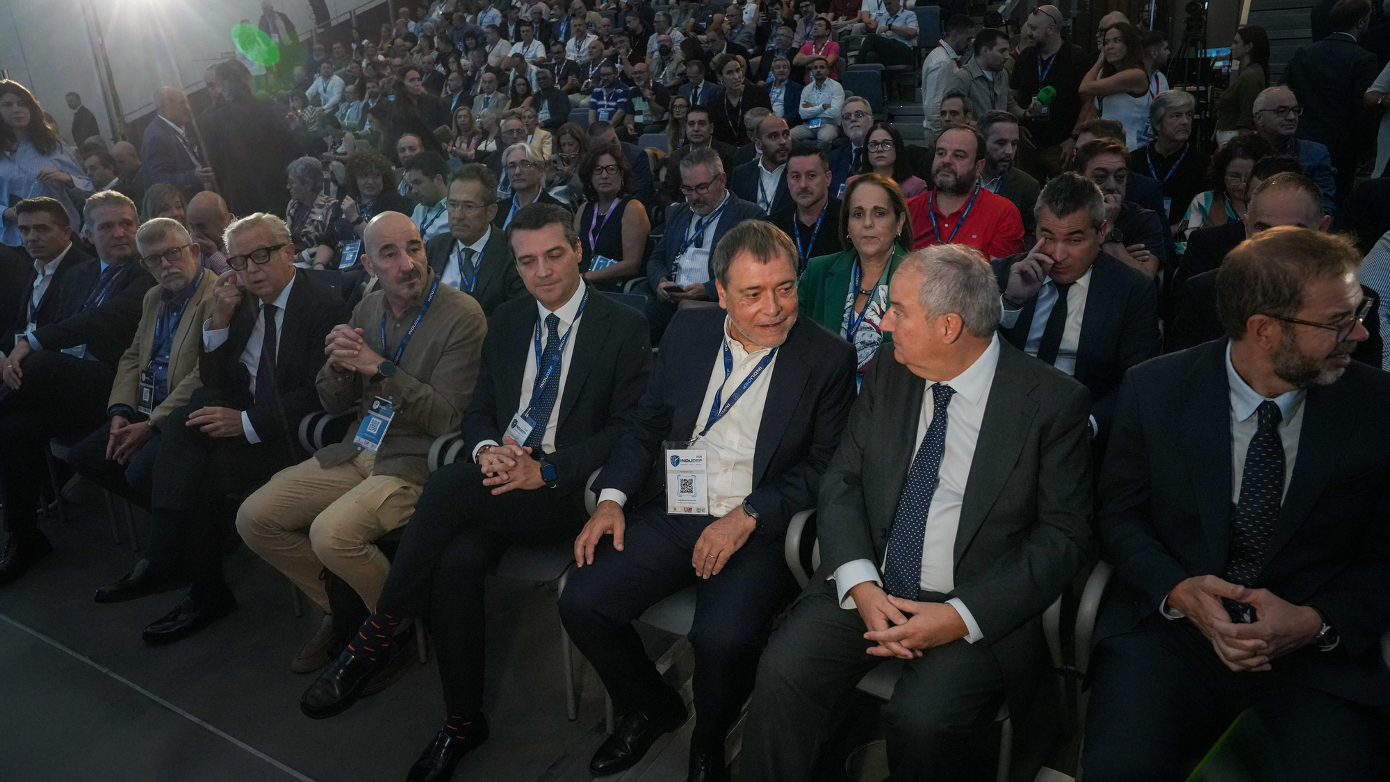 El ministro de Industria y Turismo, Jordi Hereu, y el alcalde de Córdoba, José María Bellido, durante la apertura del Foro Internacional de Defensa Indudef