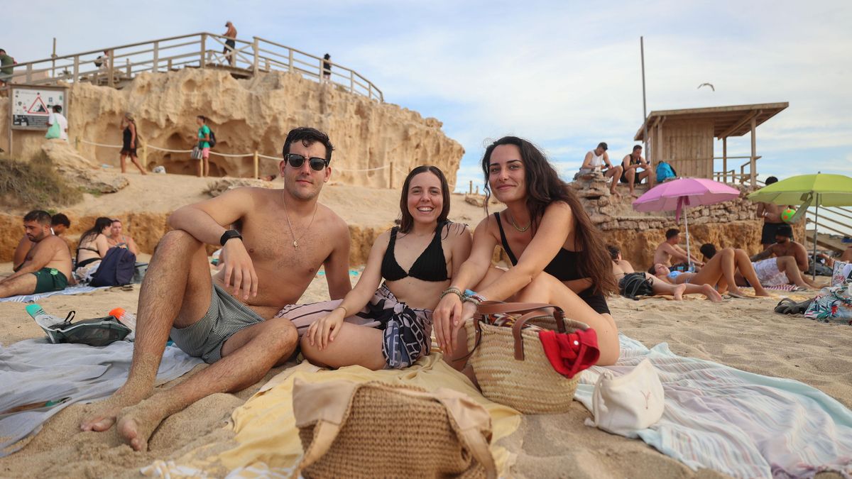 Juan, Isabel y Goya han escogido Platges de Comtepara disfrutar de la puesta de sol