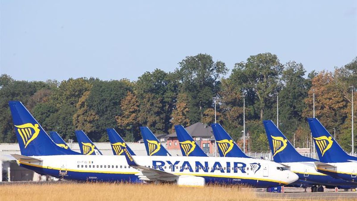 Los pilotos de Ryanair amenazan con ir a la huelga por el cierre de bases